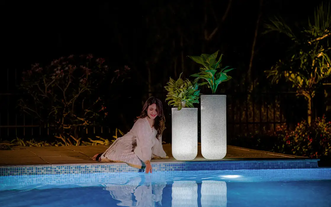 Tokyo Short Illuminated Round Planter front